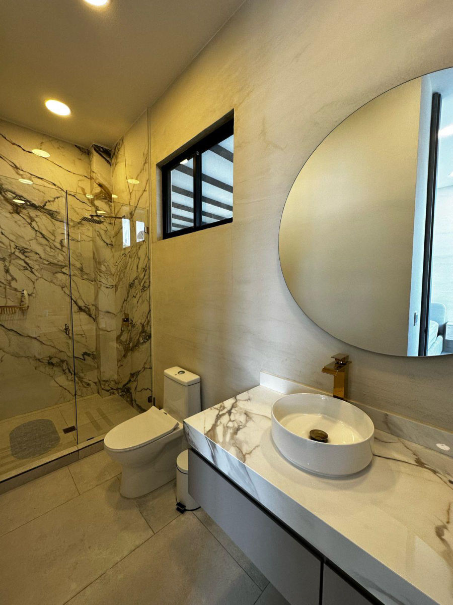 Baño terminado en microcemento
