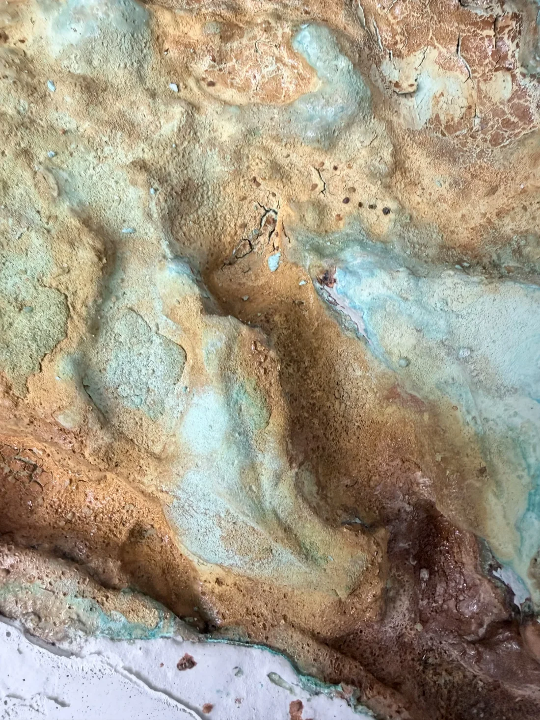 Óxido de cobre — detalle de materialidad